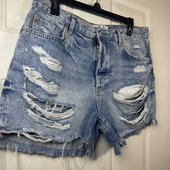 We The Free Shorts Womens 31 Blue Mid Rise Denim Distressed Cut Off - Picture 2 of 6